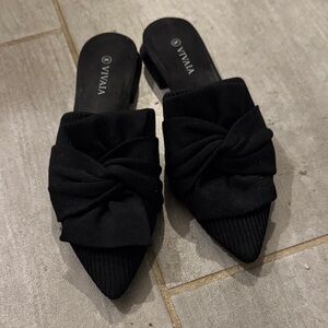 VIVIA Black Knotted Women's Slippers